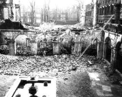 There was a great threat to this monument at the time of the Second World War. For safety purposes, the Coronation Chair was sent to Gloucester Cathed
